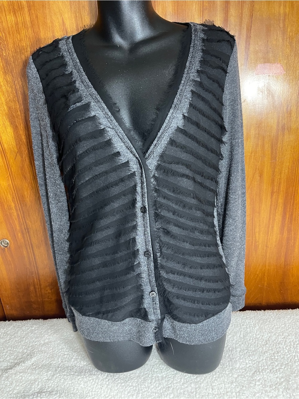 Simply Vera Vera Wang Gray and Black V-Neck Button Front Cardigan